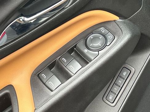 Used 2020 Chevrolet Equinox Premier image 12