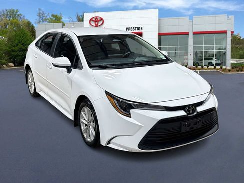 Used 2024 Toyota Corolla LE w/ LE Convenience Package FWD image 1
