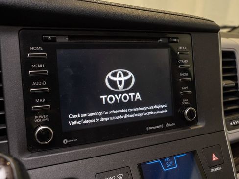 Used 2020 Toyota Sienna XLE image 14