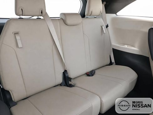 Used 2022 Toyota Sienna XLE FWD image 12