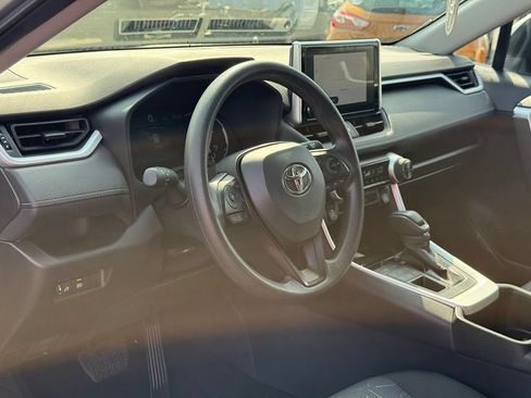 Used 2025 Toyota RAV4 XLE AWD/4WD image 23