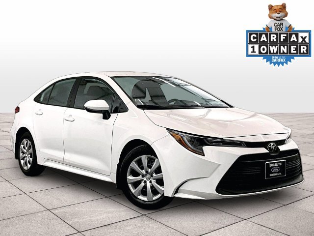 Used 2025 Toyota Corolla LE FWD image 2