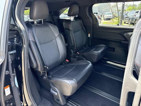 Used 2021 Toyota Sienna XSE w/ XSE Plus Package FWD image 11