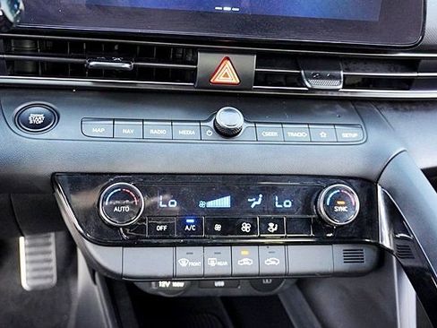 Used 2025 Hyundai Elantra SEL FWD image 27