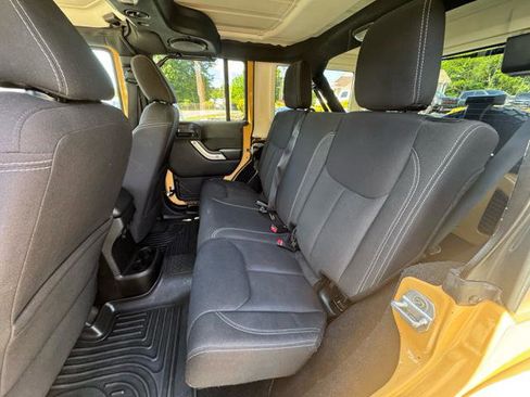 Used 2013 Jeep Wrangler Unlimited Sahara w/ Connectivity Group AWD/4WD image 11