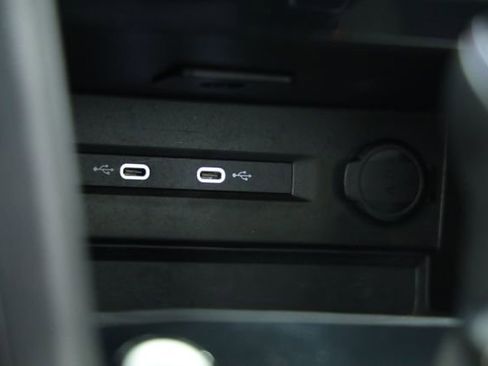 New 2025 Volkswagen Taos SE FWD image 24