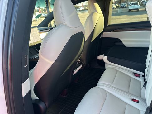 Used 2022 Tesla Model X image 7