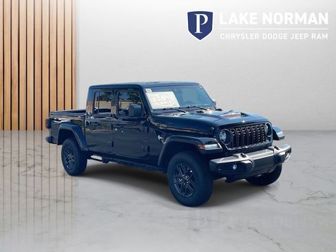 New 2025 Jeep Gladiator Sport image 2