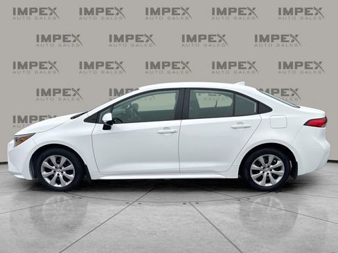 Used 2025 Toyota Corolla LE FWD image 2