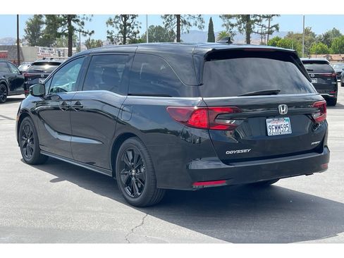 Used 2023 Honda Odyssey Sport image 3
