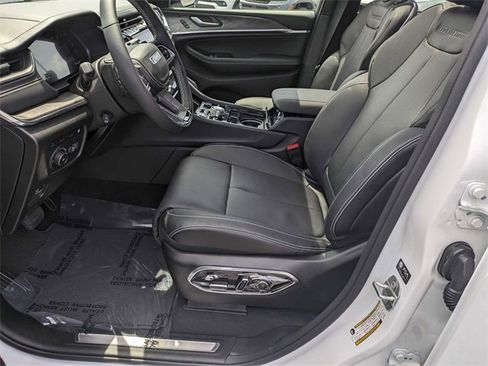 New 2024 Jeep Grand Cherokee Overland w/ Advanced Protech Group III image 13