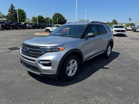 Used 2024 Ford Explorer XLT w/ Equipment Group 202A AWD/4WD image 9