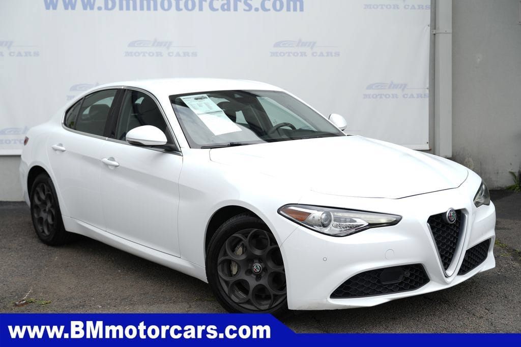 Used 2017 Alfa Romeo Giulia AWD image 1