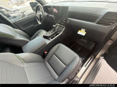 Used 2026 Lexus GX 550 AWD/4WD image 10