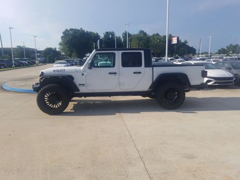 Used 2023 Jeep Gladiator Sport AWD/4WD image 4