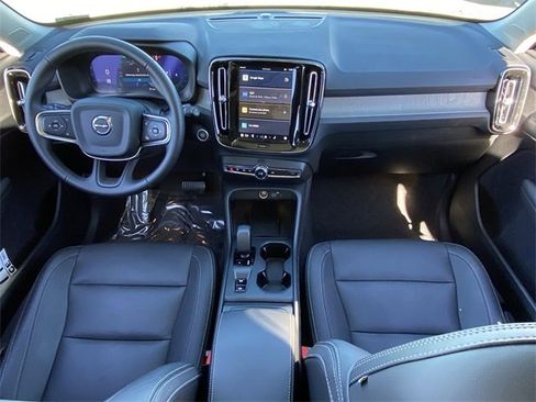 New 2025 Volvo XC40 B5 Core w/ Protection Package Premier image 17