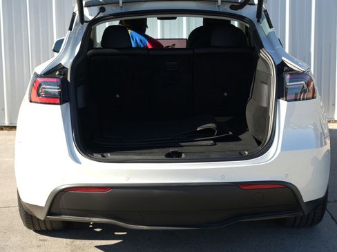 Used 2022 Tesla Model Y Performance image 10