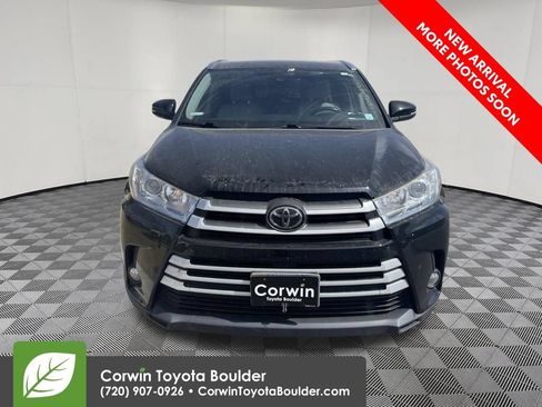 Used 2017 Toyota Highlander XLE AWD/4WD image 2