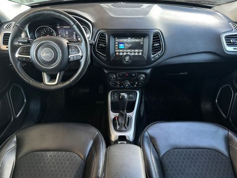 Used 2018 Jeep Compass Latitude w/ Popular Equipment Group FWD image 3