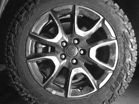 Used 2025 Jeep Compass Trailhawk image 12