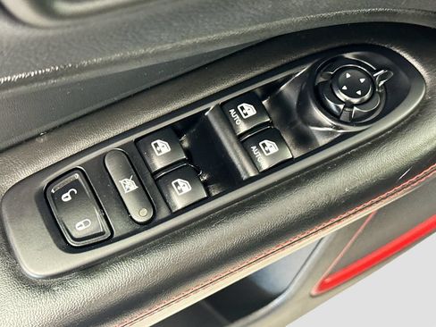 Used 2020 Jeep Compass Trailhawk w/ Leather Interior Group AWD/4WD image 16