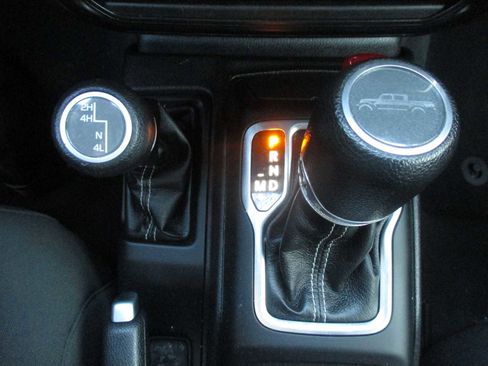 Used 2023 Jeep Gladiator Overland image 24