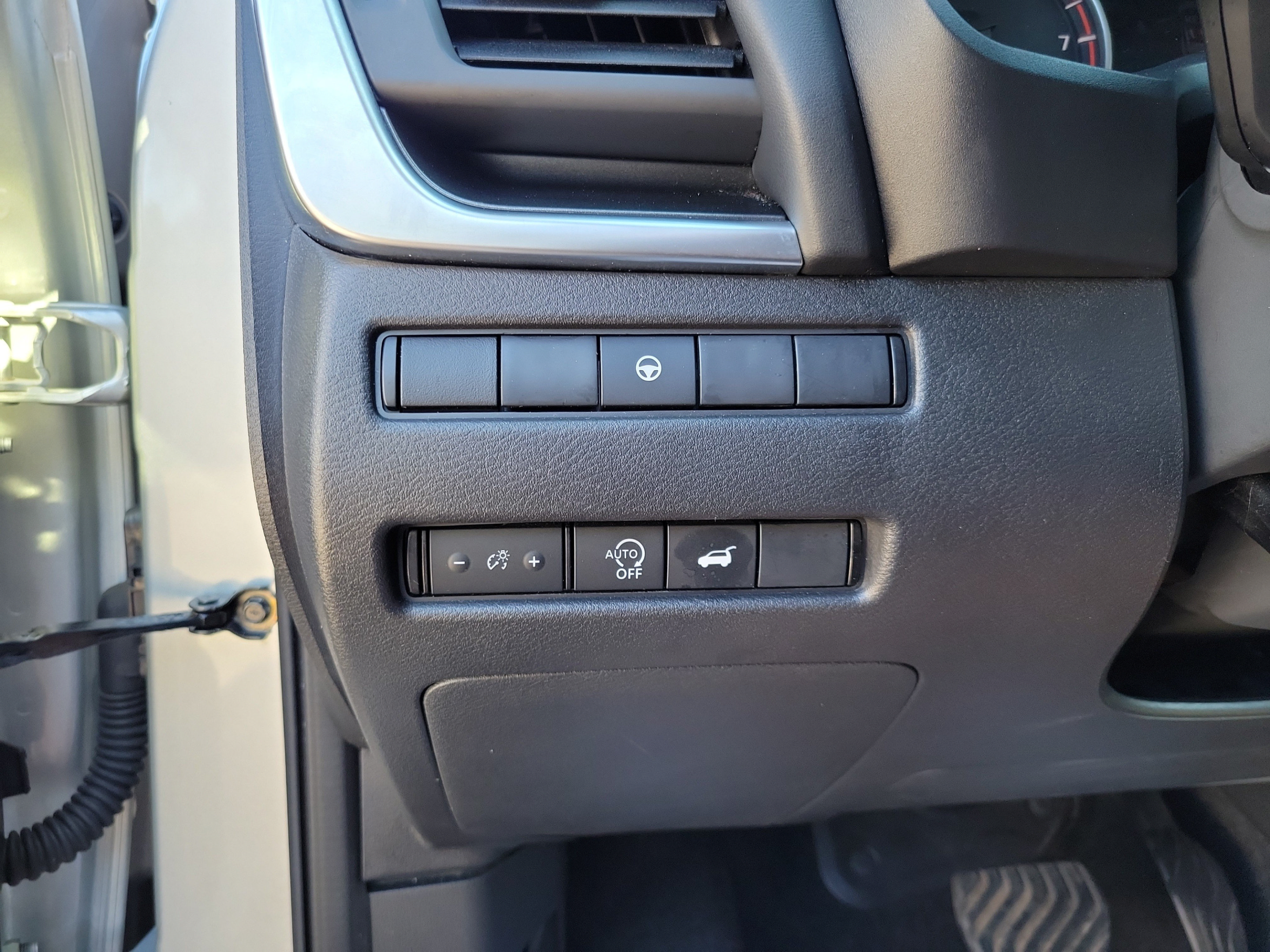 Used 2025 Nissan Rogue SV FWD image 21
