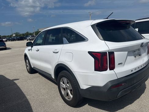 Used 2021 Kia Sorento LX image 4