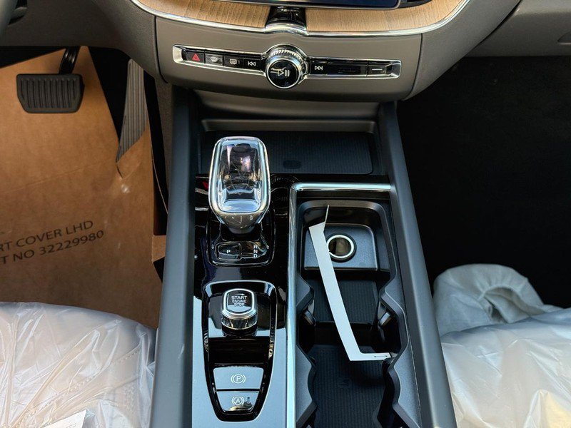 New 2027 Volvo XC60 B5 Core AWD/4WD image 10