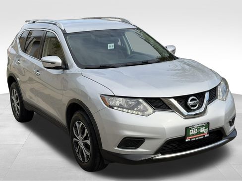 Used 2016 Nissan Rogue S w/ Appearance Package AWD/4WD image 3