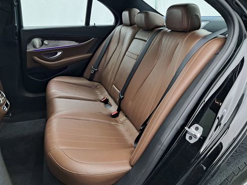 Used 2018 Mercedes-Benz E 400 4MATIC Sedan image 38
