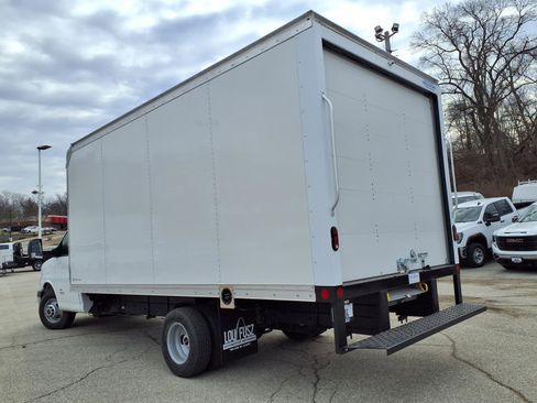 New 2026 GMC Savana 4500 w/ Power Convenience Package image 22