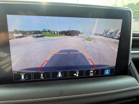 Used 2021 GMC Yukon AT4 w/ Rear Media and Nav Package AWD/4WD image 13