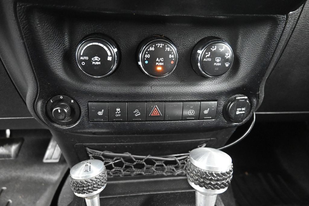Used 2014 Jeep Wrangler Unlimited Sahara w/ Connectivity Group AWD/4WD image 20