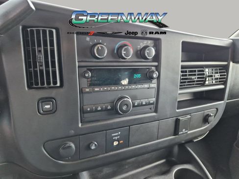 Used 2017 Chevrolet Express 2500 RWD image 17