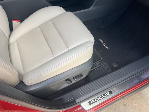 Used 2023 Nissan Rogue SL w/ SL Premium Package FWD image 24