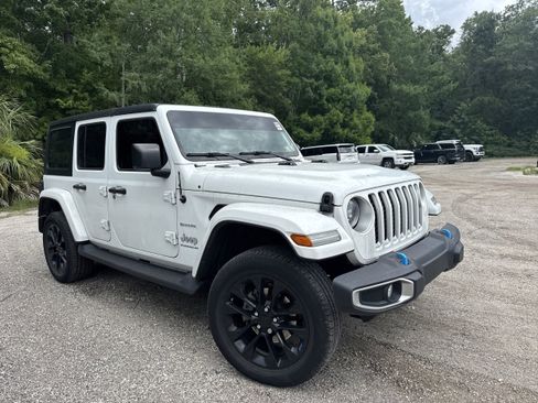 Used 2023 Jeep Wrangler Unlimited Sahara w/ Cold Weather Group AWD/4WD image 4