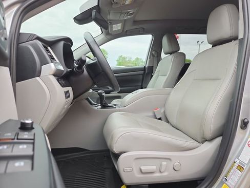Used 2019 Toyota Highlander Limited Platinum AWD/4WD image 35