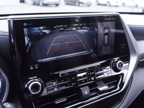 Used 2020 Toyota Highlander Platinum AWD/4WD image 32