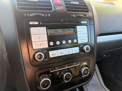 Used 2010 Volkswagen Jetta Limited Edition image 9