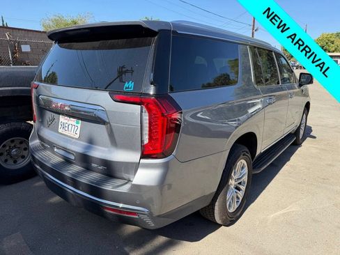 Used 2022 GMC Yukon XL SLT w/ SLT Premium Package AWD/4WD image 3