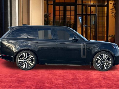 New 2025 Land Rover Range Rover SE image 9