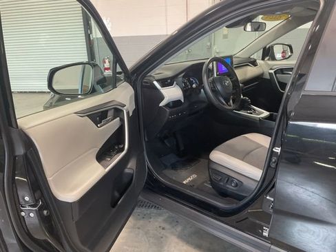 Used 2024 Toyota RAV4 XLE w/ Convenience Package AWD/4WD image 8