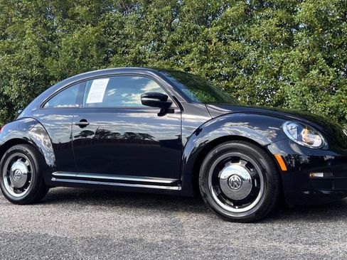Used 2016 Volkswagen Beetle 1.8T Classic FWD image 10