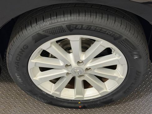 Used 2012 Toyota Venza LE FWD image 16