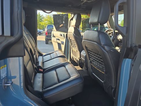 Used 2023 Ford Bronco Badlands w/ Sasquatch Package AWD/4WD image 12