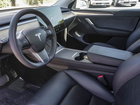 Used 2023 Tesla Model Y Long Range AWD/4WD image 17