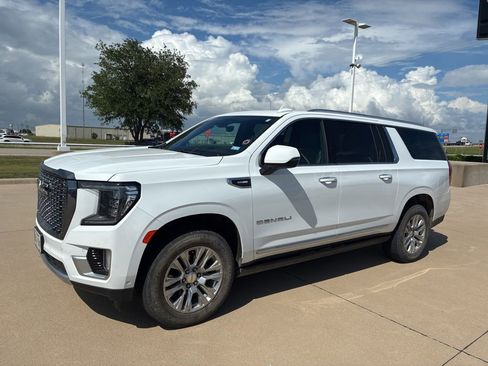 Used 2024 GMC Yukon XL Denali w/ Advanced Technology Package AWD/4WD image 1