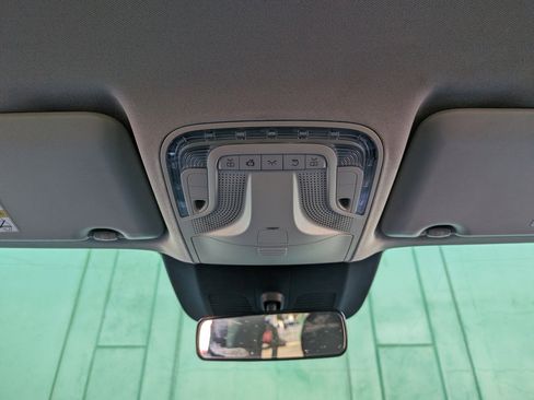 Used 2017 Mercedes-Benz Metris Passenger image 26