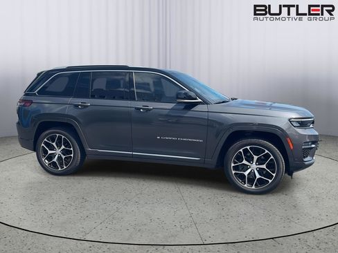 Used 2022 Jeep Grand Cherokee Summit AWD/4WD image 7